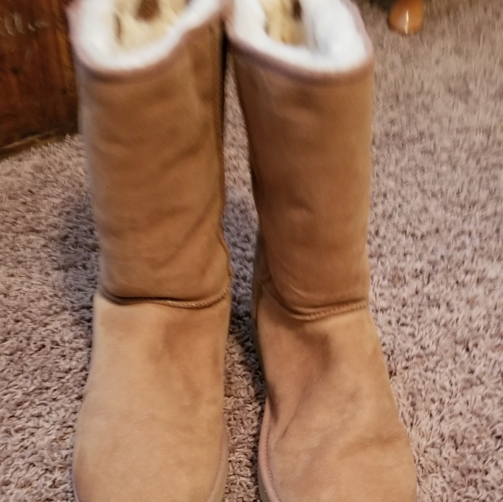 UGGS